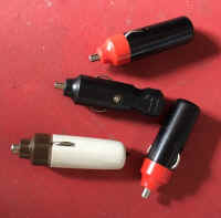 cigar lighter accessory plug.jpg (345490 bytes)